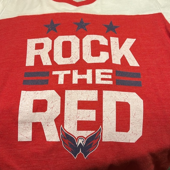 Washington Capitals rock the red baseball tee - Picture 4 of 4